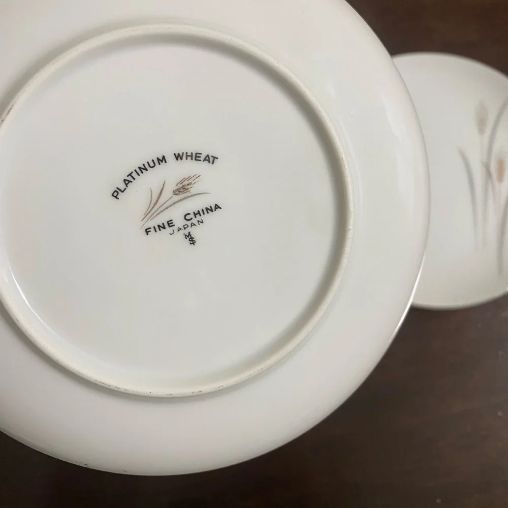 Classic Cream Dinner Plates with Wheat Motif
